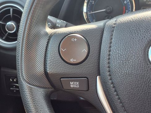 Used 2018 Toyota Corolla LE FWD image 15