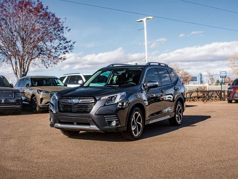 Used 2022 Subaru Forester Touring image 3