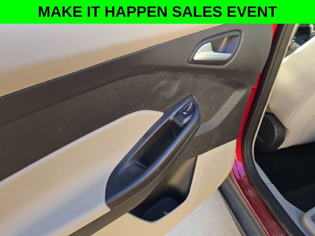 Used 2015 Ford Focus SE FWD image 15