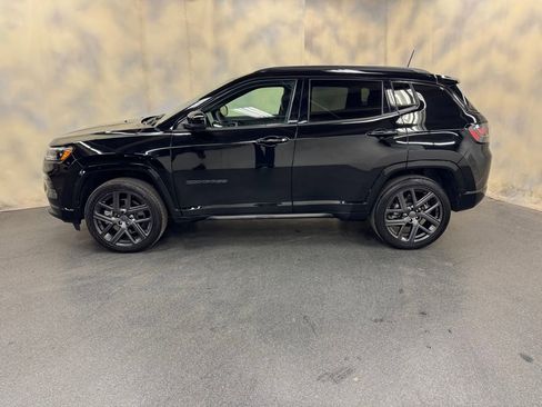 Used 2024 Jeep Compass Limited w/ High Altitude Package image 3