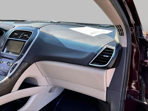 Used 2017 Lincoln MKX Reserve FWD image 19