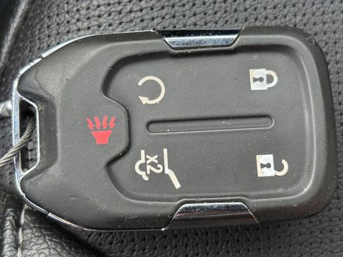 Used 2024 GMC Terrain SLT image 27