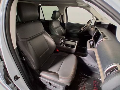 Used 2025 Ford Expedition Max Active AWD/4WD image 16