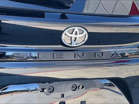 Certified 2026 Toyota Sienna LE image 23