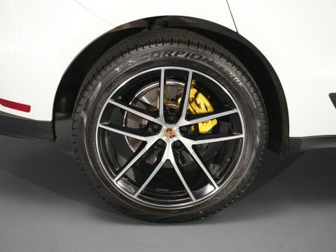 Used 2023 Porsche Macan AWD/4WD image 22