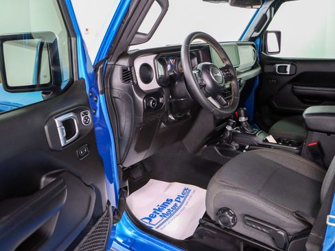 Used 2024 Jeep Wrangler Unlimited Sport image 3