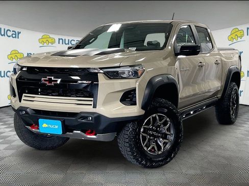 Used 2024 Chevrolet Colorado ZR2 w/ Safety Package AWD/4WD image 3