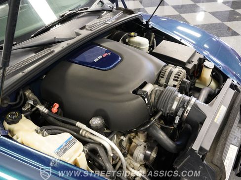 Used 2005 Chevrolet SSR w/ Preferred Equipment Group RWD image 36