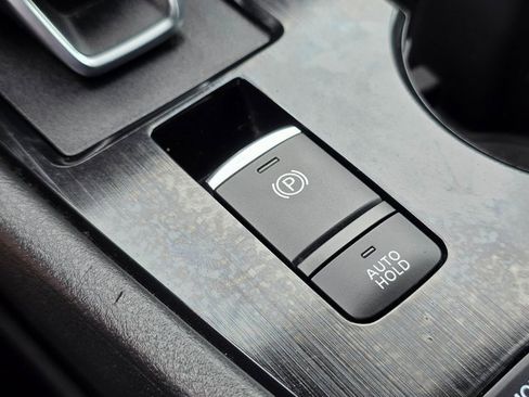 Used 2023 Nissan Rogue SV image 31