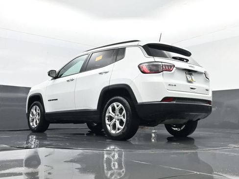 Used 2024 Jeep Compass Latitude AWD/4WD image 22