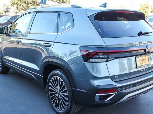 Used 2025 Volkswagen Taos SE image 9