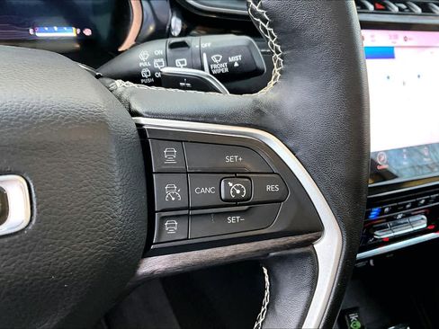 Used 2022 Jeep Grand Cherokee L Limited w/ Luxury Tech Group II image 23