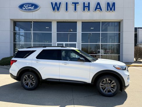 Used 2023 Ford Explorer XLT w/ Equipment Group 202A AWD/4WD image 3