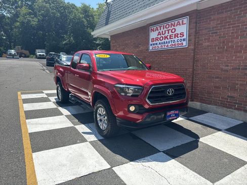 Used 2017 Toyota Tacoma SR5 w/ Tow Package AWD/4WD image 1