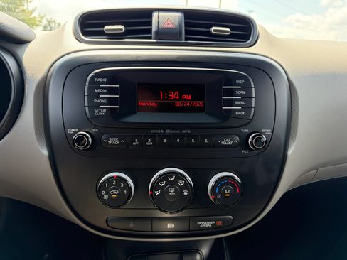 Used 2016 Kia Soul FWD image 25
