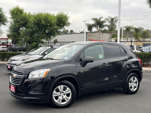 Used 2016 Chevrolet Trax LS w/ LPO, Cargo Package FWD image 2