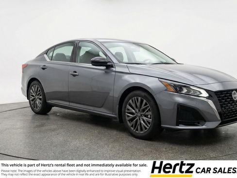 Used 2025 Nissan Altima 2.5 SV image 1