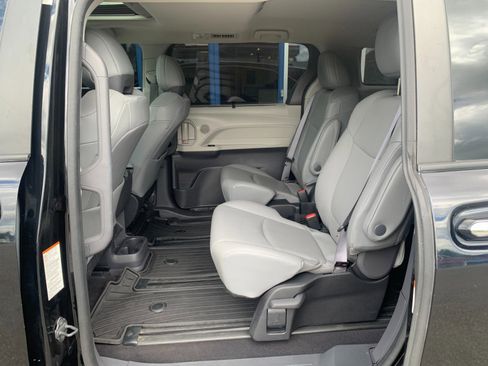 Used 2022 Toyota Sienna XLE AWD/4WD image 27