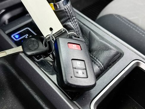 Used 2020 Toyota Tacoma TRD Sport image 31