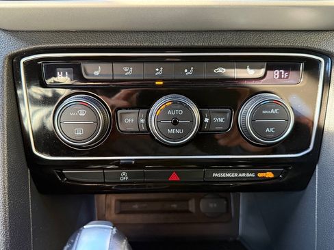 Used 2022 Volkswagen Atlas Cross Sport SE w/ Panoramic Sunroof Package image 25