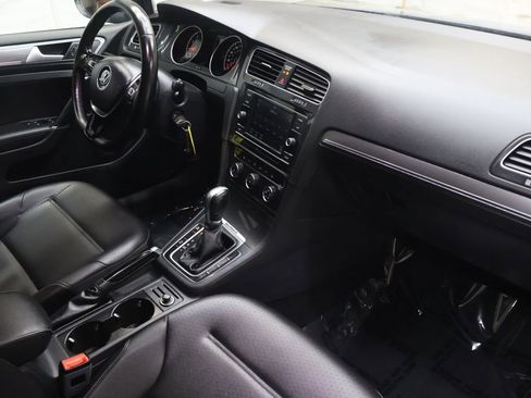 Used 2018 Volkswagen Golf Alltrack S image 10