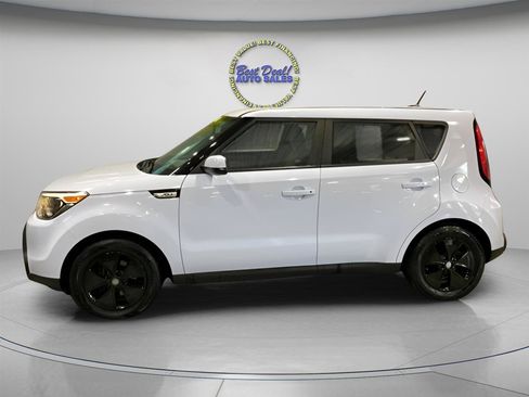 Used 2016 Kia Soul w/ Convenience Package FWD image 2