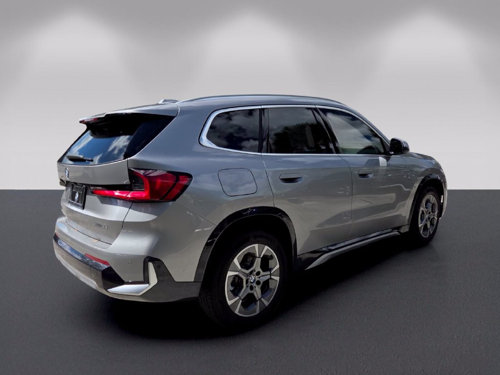 Used 2027 BMW X1 xDrive28i AWD/4WD image 4
