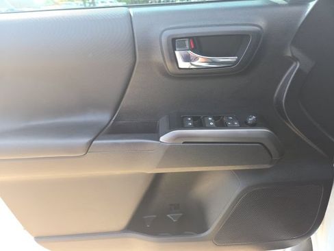 Used 2023 Toyota Tacoma TRD Off-Road w/ Technology Package AWD/4WD image 12