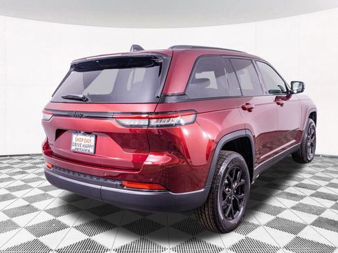 New 2025 Jeep Grand Cherokee Altitude image 8