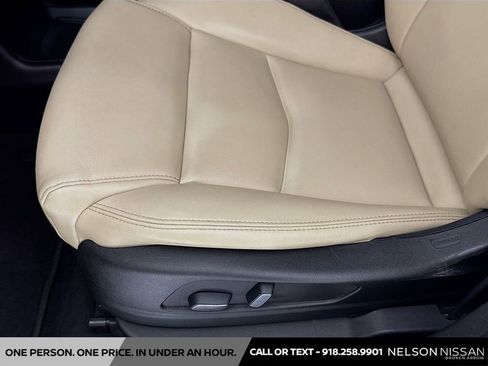 Used 2017 Cadillac XT5 FWD image 19