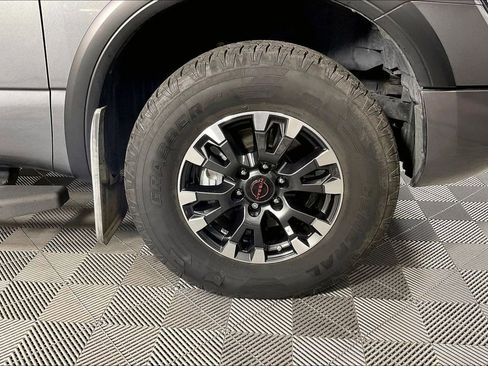 Used 2023 Nissan Titan PRO-4X w/ Pro-4x Convenience Package image 11