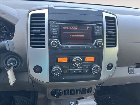 Used 2016 Nissan Frontier SV w/ SV Value Truck Package AWD/4WD image 17