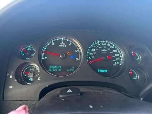 Used 2010 GMC Yukon Denali RWD image 26