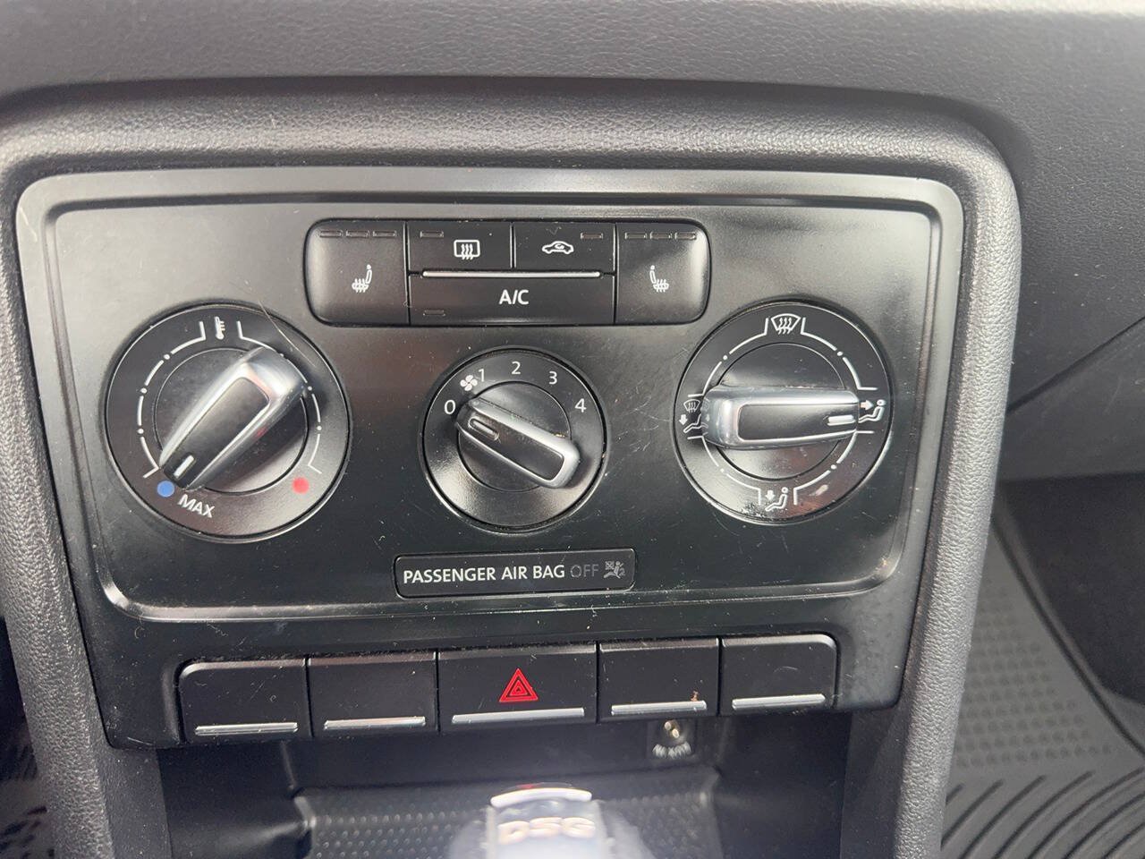 Used 2013 Volkswagen Beetle 2.0T FWD image 26