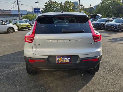Used 2021 Volvo XC40 T5 R-Design w/ Climate Package AWD/4WD image 7