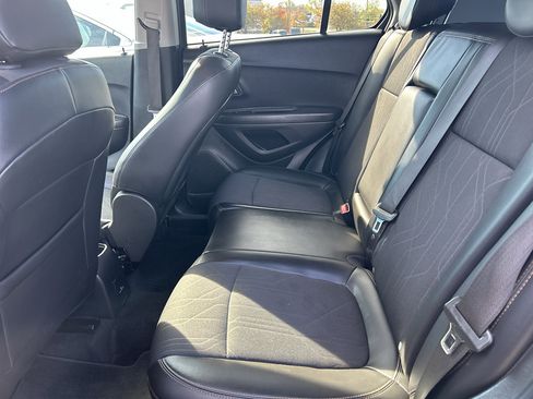 Used 2019 Chevrolet Trax LT w/ LT Convenience Package image 9