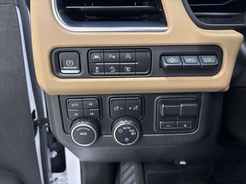 Used 2023 Chevrolet Tahoe Premier AWD/4WD image 23