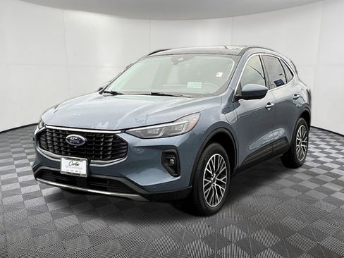 Used 2024 Ford Escape SE w/ PHEV Premium Package image 3