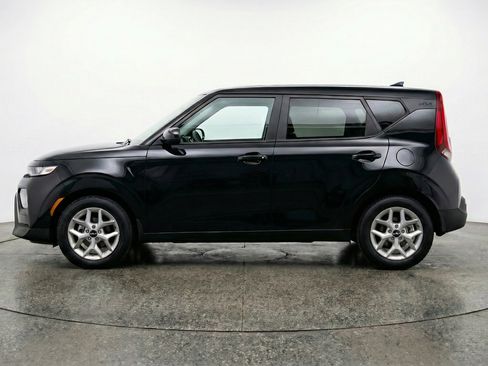 Used 2025 Kia Soul LX w/ LX Technology Package FWD image 5