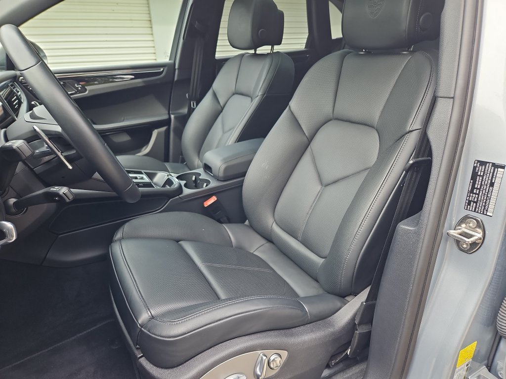 Certified 2026 Porsche Macan Turbo AWD/4WD image 5
