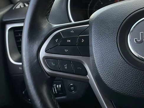 Used 2019 Jeep Cherokee Latitude Plus w/ Comfort/Convenience Group image 13