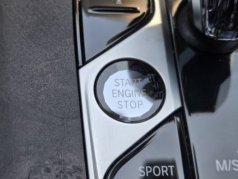 Used 2022 BMW X7 xDrive40i w/ M Sport Package AWD/4WD image 21