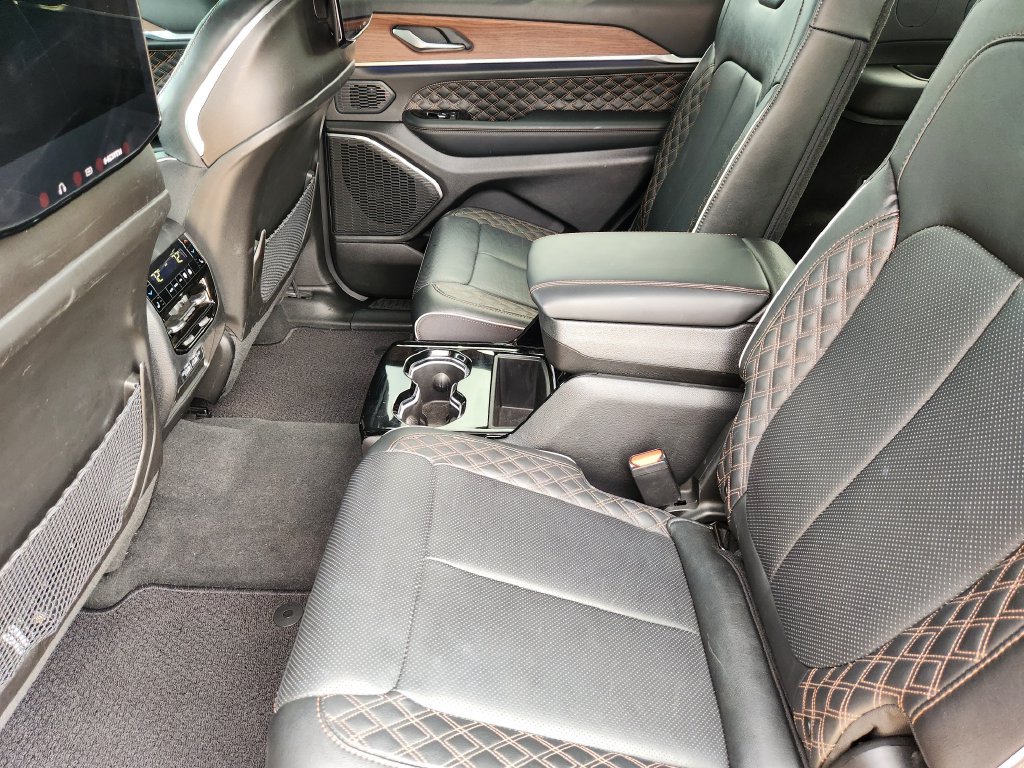 Used 2023 Jeep Grand Cherokee L Summit w/ High Altitude Package AWD/4WD image 31