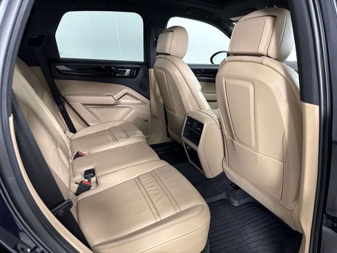 Certified 2021 Porsche Cayenne E-Hybrid AWD/4WD image 25