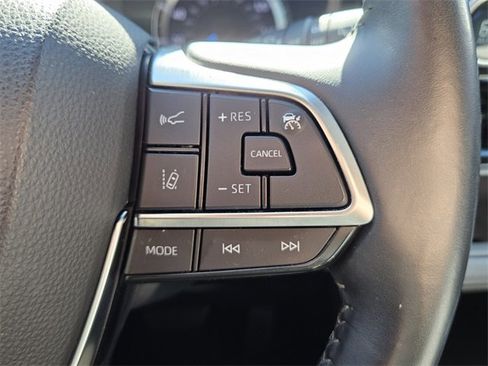 Used 2021 Toyota Highlander LE image 13