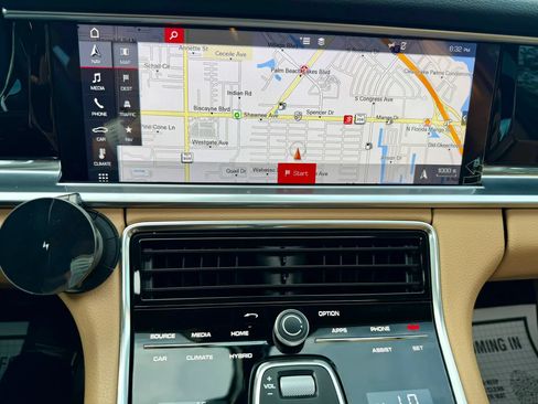 Used 2018 Porsche Panamera 4 AWD/4WD image 21