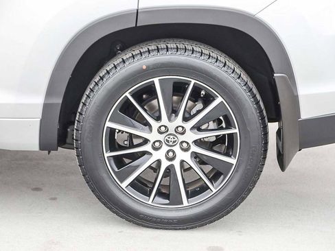 Certified 2018 Toyota Highlander SE image 11