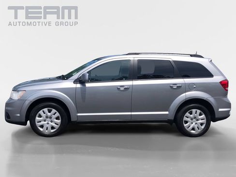 Used 2019 Dodge Journey SE w/ Connectivity Group FWD image 4