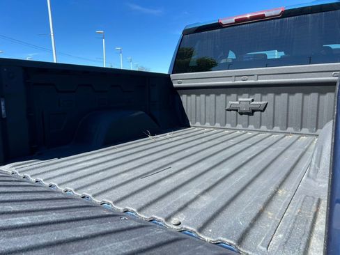 Used 2023 Chevrolet Silverado 1500 RST w/ Z71 Off-Road Package AWD/4WD image 6