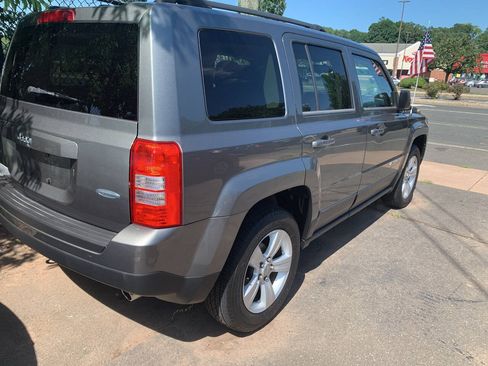 Used 2014 Jeep Patriot Latitude w/ Sun/Sound Group AWD/4WD image 3